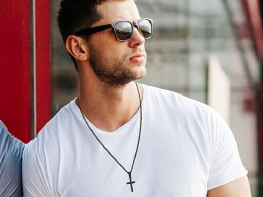 5 Reasons Men should wear Name Necklace in 2024