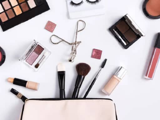 5 Summer Makeup Essentials to Keep in Your Purse