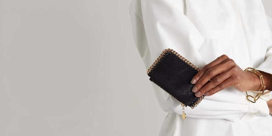 What is a Card Holder for Women and Should You Have One?